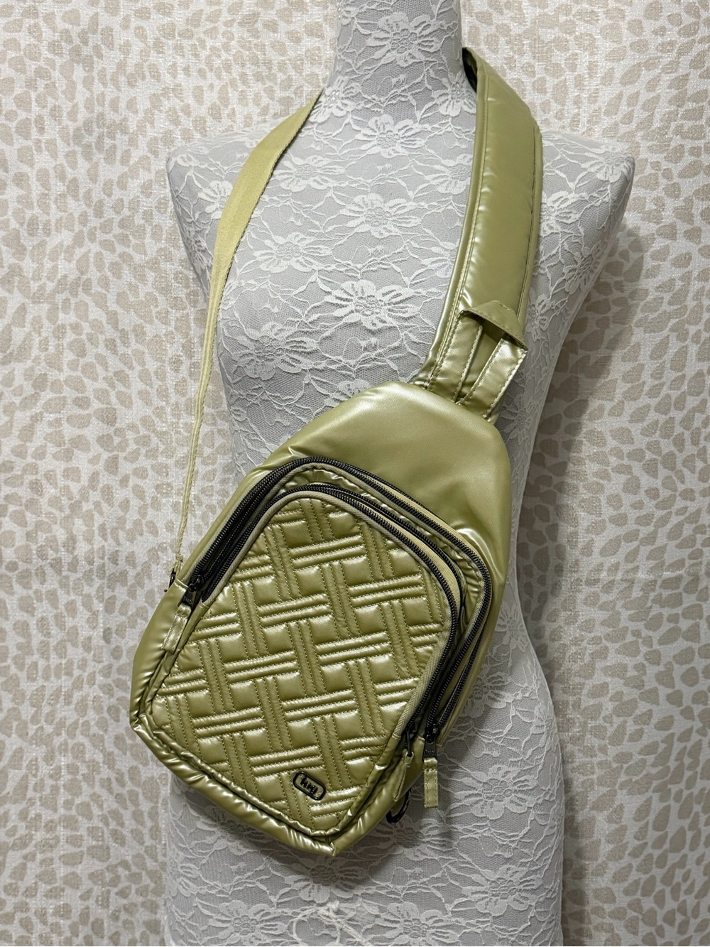 Lug Brand Quilted Metallic Champagne - Gold Crossbody Sling Bag